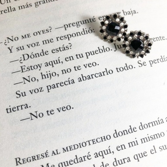Alquimia Jewelry - BLACK AND WHITE DIAMOND PAVE MANDALA STUDS